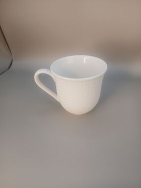 White Textured Ceramic Nantucket Basket Design Coffee Cup